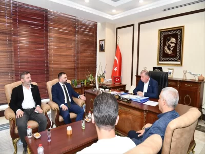 Birlik Başkanımız Sn. Ali Yüce ve Yönetim Kurulu üyelerimizden oluşan heyetimiz Isparta Ticaret ve Sanayi Odası Başkanımız Sn. Metin Çelik’i makamında ziyaret etmişlerdir.